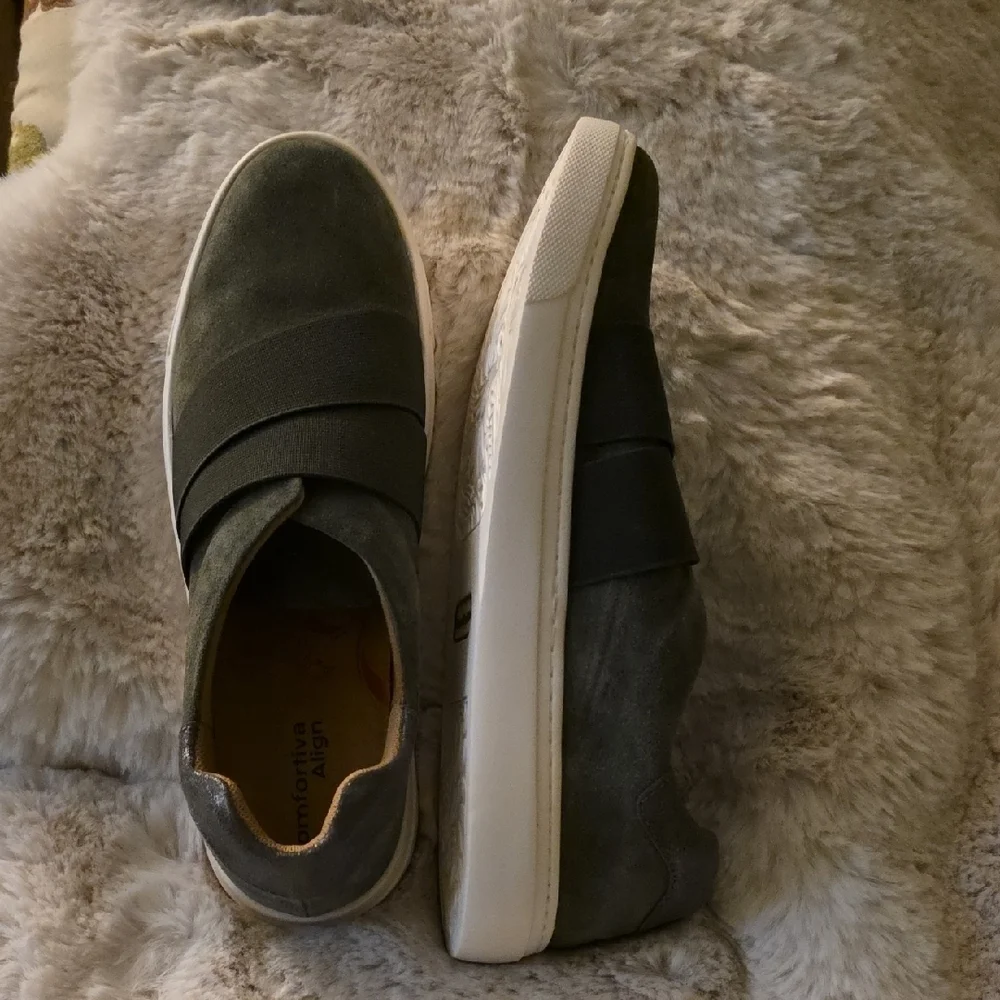 NWOB Comfortiva Women's Slip-On Leather Suede Loafers - Dark Gray-Size 10 - Picture 2 of 4